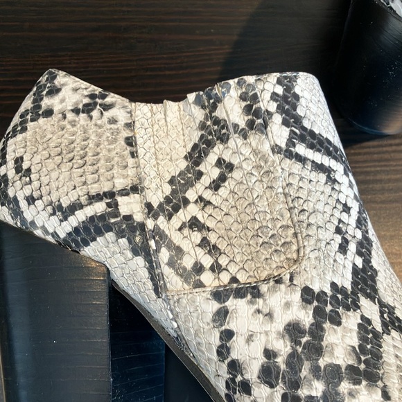 Size 9 White gray & black snake print Kendall and Kylie boots with 4 inch heels - Picture 6 of 12